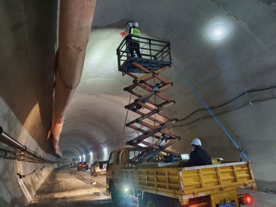 乘風(fēng)破浪潮頭立   策馬揚(yáng)鞭自奮蹄——都四項(xiàng)目施家山隧道順利貫通